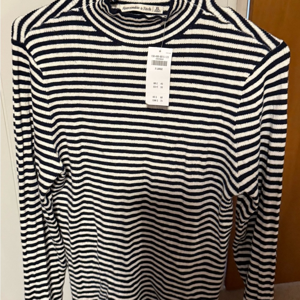 Abercrombie & Fitch Striped Blue and White Crew Neck Sweater